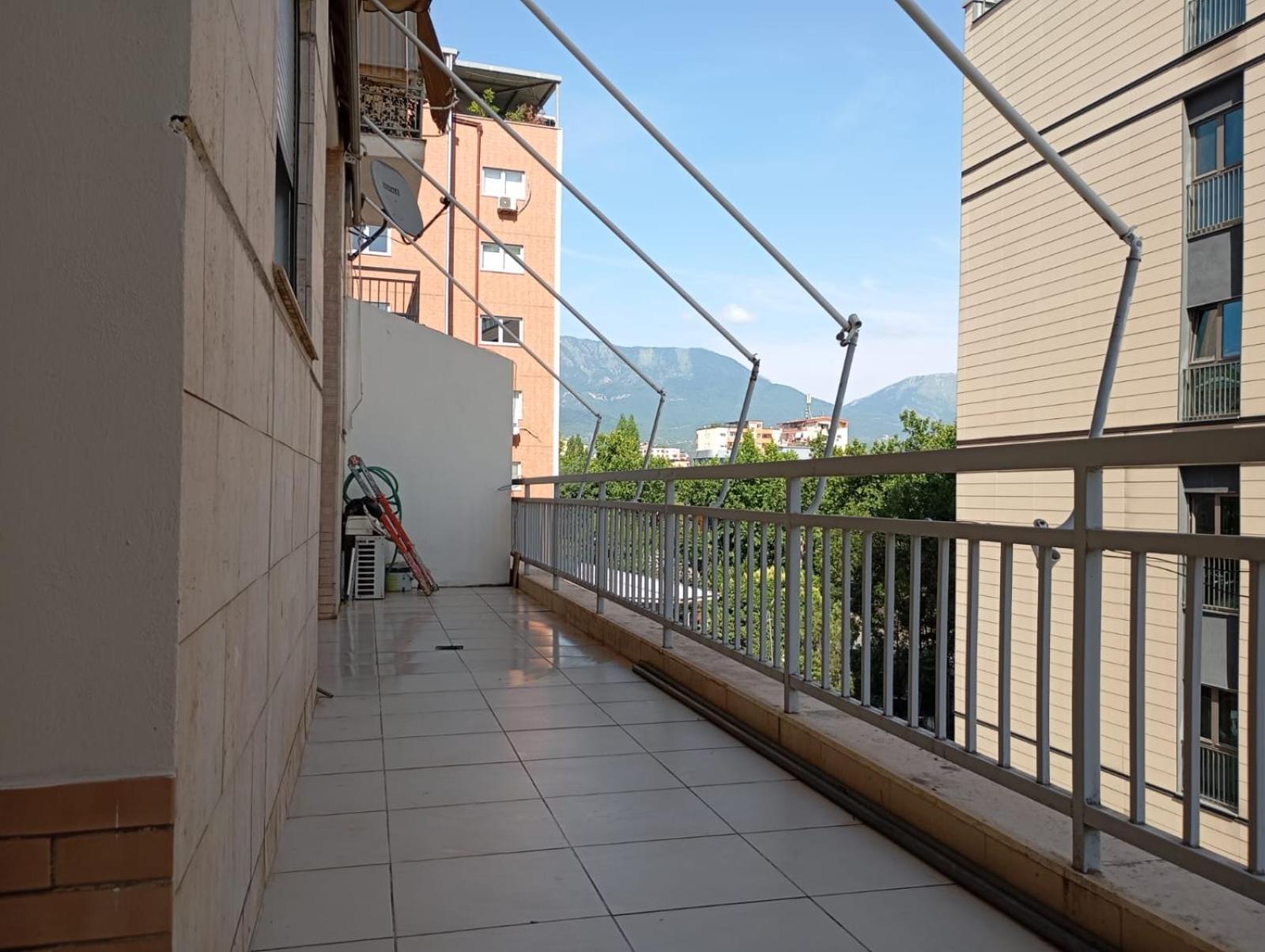 Royal Hostel Tirana Exterior foto