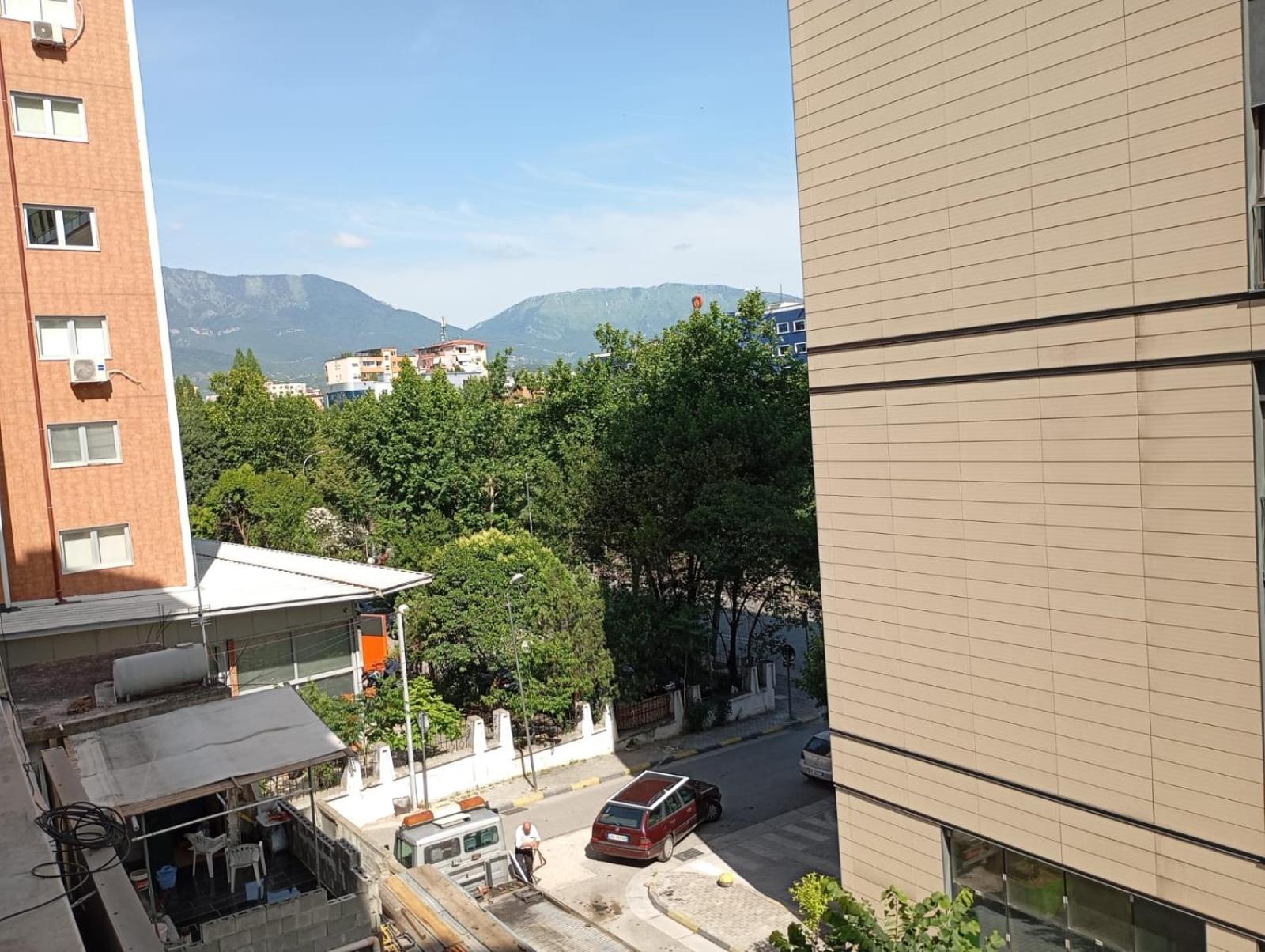 Royal Hostel Tirana Exterior foto
